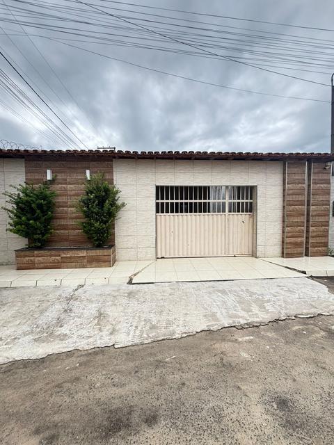 Casa à venda em Teixeira de Freitas, Estância Biquine, com 3 quartos, com 80 m²
